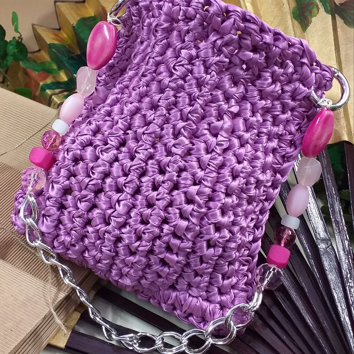idea regalo borsa artigianale di fettuccia raso nastro fatta a mano uncinetto crochet Italia pochette cerimonia giorno sera matrimonio manico gioiello perle catena fucsia petunia fashion moda estate