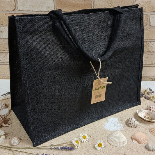 colore nero colorata estiva spiaggia mare piscina juta borsa rettangolare manici tessuto da decorare rivestire uncinetto tecnica applicazioni personalizzare dipingere colorare ricamare fiori bianchi conchiglie appliquè pizzo nappine pompons
