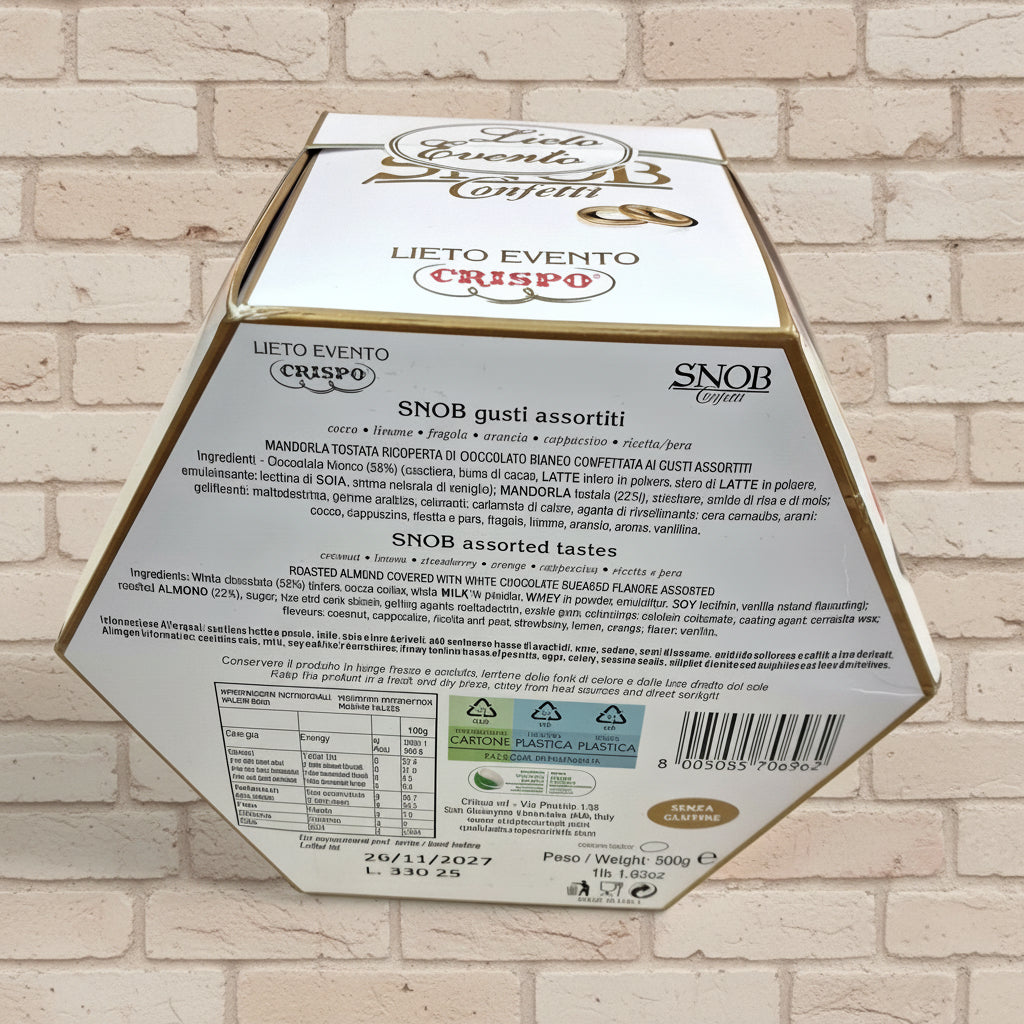 retro scatola con etichetta Snob gusti assortiti lieto evento Crispo confetti mandorla tostata ricoperta di cioccolato bianco confettata a 6 gusti assortiti cocco cappuccino ricotta pera fragola limone arancia, senza glutine