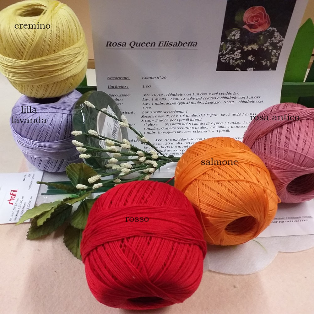 tavolozza colori cremino lilla lavanda rosso salmone rosa antico e kit foglio n. 3 rosa queen elisabetta schemi rose uncinetto fiori facili gomitolo cotone colorato filato di scozia fili steli gambi nebbiolina foglie guttaperca nastro verde fioristi