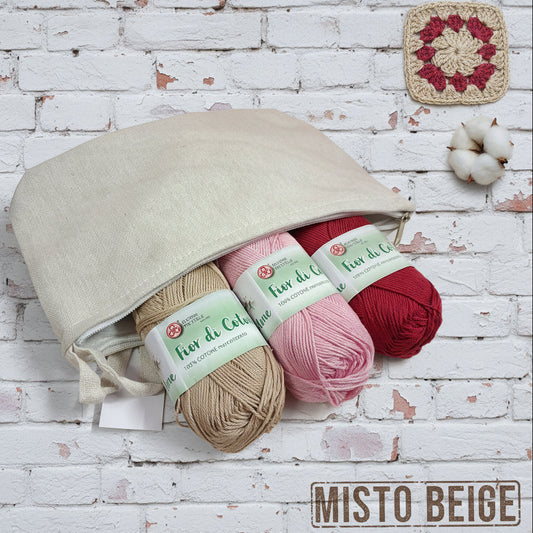 pochette tela con misto beige gomitoli filo uncinetto filato cotone grosso mercerizzato uso amigurumi pupazzi bambole crochet bag borse costumi abbigliamento arredamento