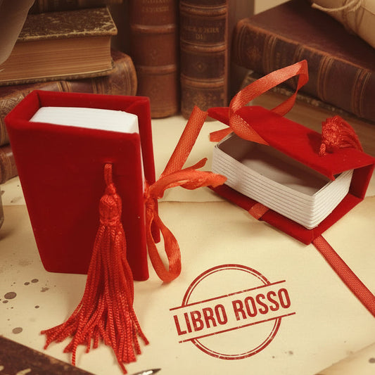 scatolina di cartone rivestita velluto rosso e nappina uso portaconfetti forma libro con nastrino per bomboniera laurea
