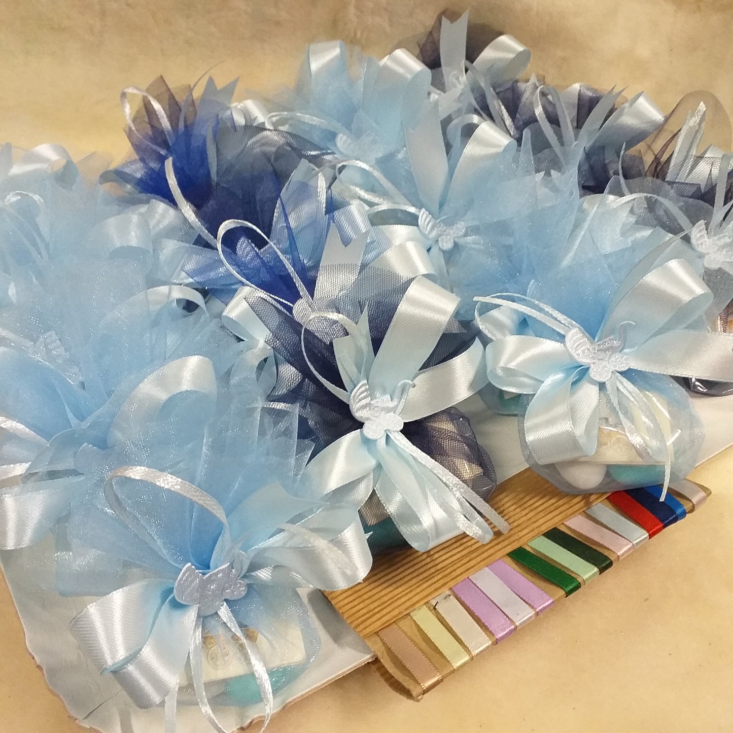 confezionamento azzurro celeste blu sacchettini bomboniera nascita 1 euro confezionati confetti bigliettini personalizzati per bimbo maschietto baby bebè