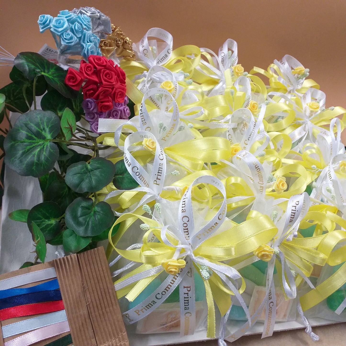 confettata con sacchetti Comunione Cresima con scritta dorata simboli Calice Mitria Croce confezionati confetti Italian colorati e fiori roselline bacche pistilli bomboniere oppure altri colori kit fai da te