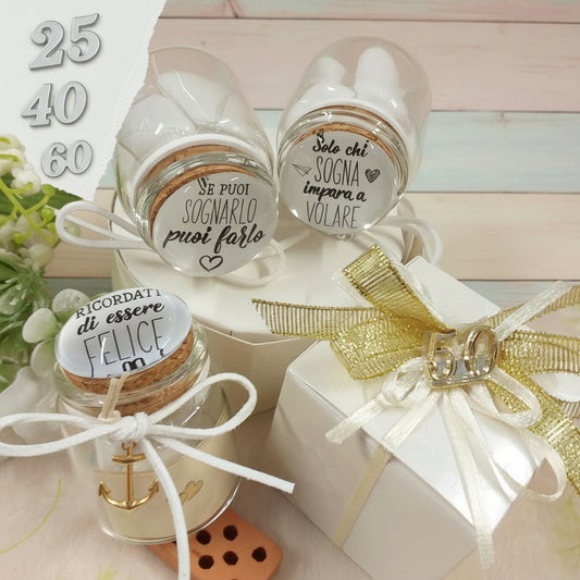 ricordati di essere felice se puoi sognarlo puoi farlo solo chi sogna impara a volare 50 anni insieme frasi scritte su tappo bianco ceramica barattolo anniversario matrimonio cinquantesimo nozze d'oro Italian bomboniera portaconfetti confezionato 5 confetti nastrino applicazione simboli bigliettino personalizzato su vasetto vetro