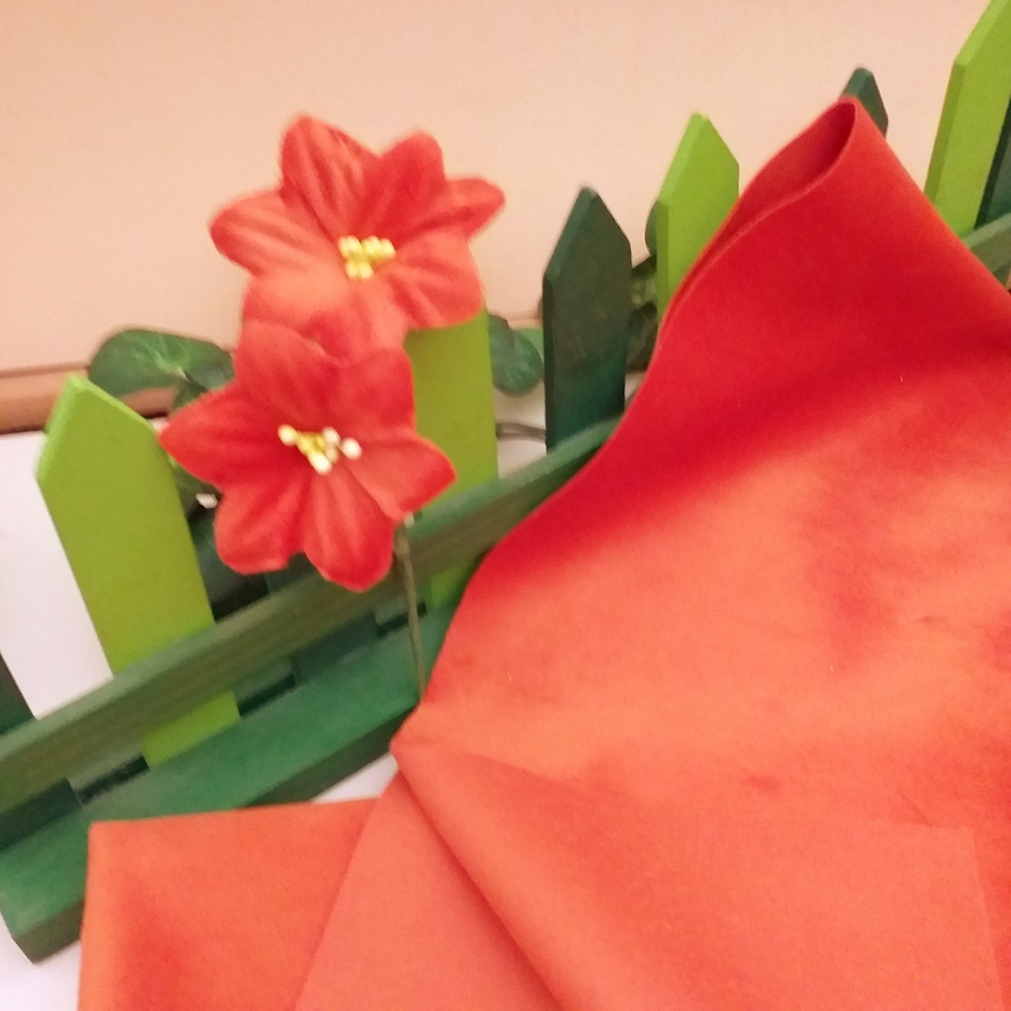 scampolo di tessuto arancione per creare fai da te fiori di zucca in velluto velvet
