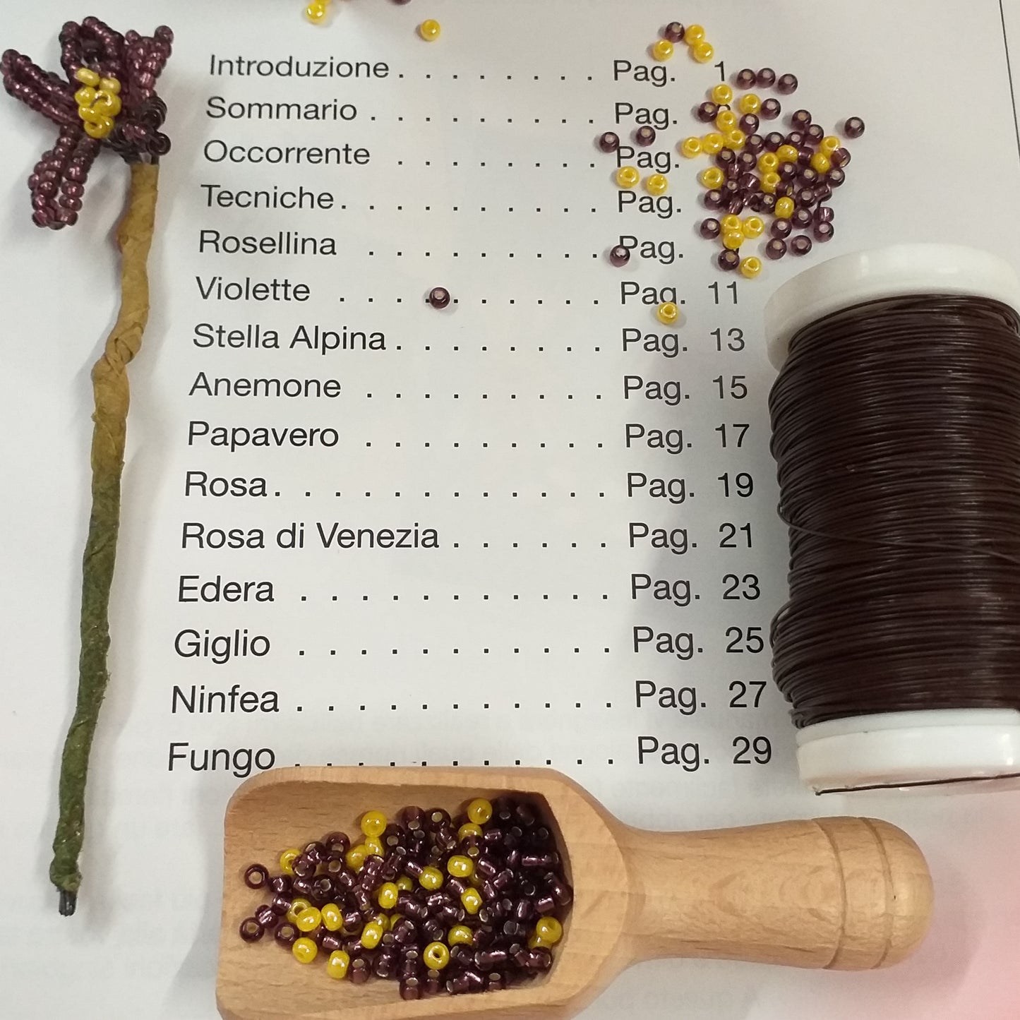 introduzione progetti creazioni tecniche rosellina violette stella alpina anemone papavero rosa di venezia edera giglio ninfea fungo come creare fiori di perline libretto tutorial manuale perline filo di ferro conteria veneziana hobby perle kit