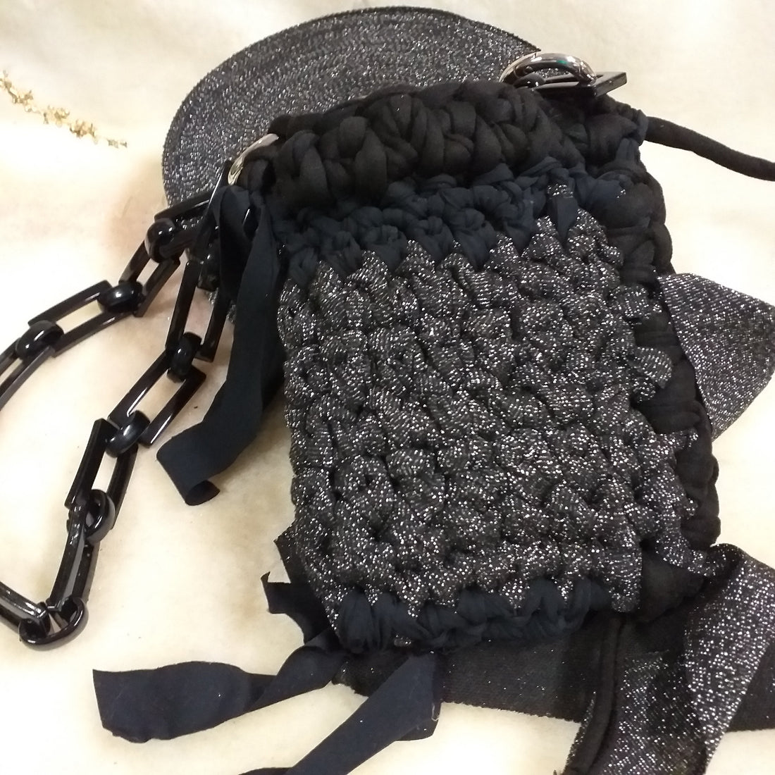 porta cellulare  borsa uncinetto fettuccia lurex nero argento lamè catenella acrilica plastica