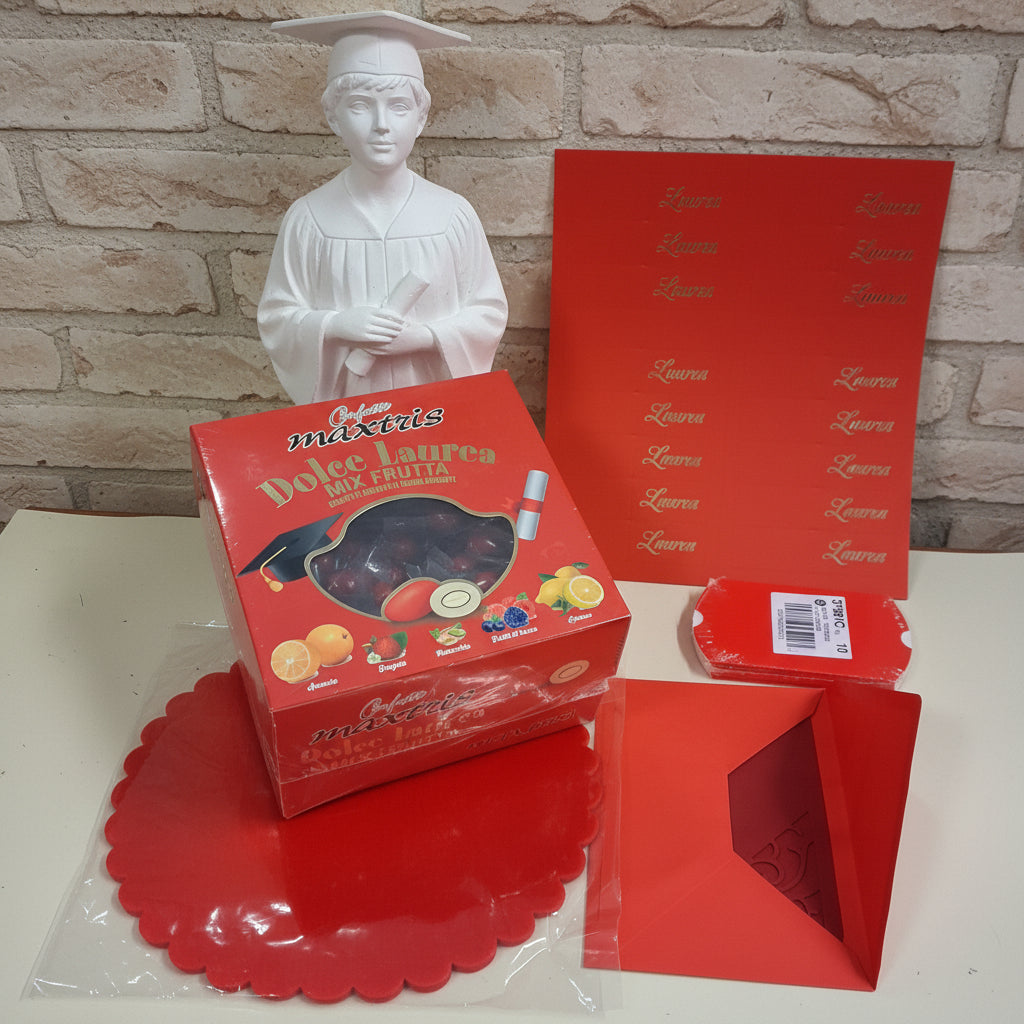 laureando con materiali fai da te bomboniere laurea confetti tulle bigliettini scatoline rosse