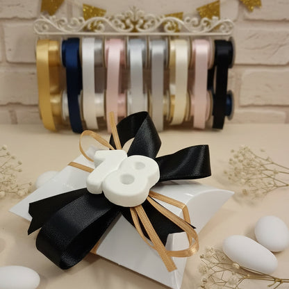 confettata e colori per 18 anni diciottesimo compleanno bigliettino bianco oro 3 confetti  bustina economica originale confezionata gessetto fiocco coccarda nero/oro altre tonalità anche rosa azzurro pallido crema grigio perlato