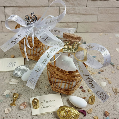 allestimento confettata vasetti barattoli vetro tappo sughero numero 25 o 50 di anni matrimonio anniversario nozze oro argento confezionati confetti dorati argentati cestini bigliettini altri nastrini pastello