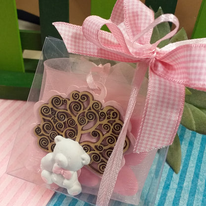 bimba rosa femminuccia albero della vita ciondolo legno piantina alberello applicazione gessetto orsacchiotto bomboniera confezionata scatola nastro confetti o fai da te oggetto