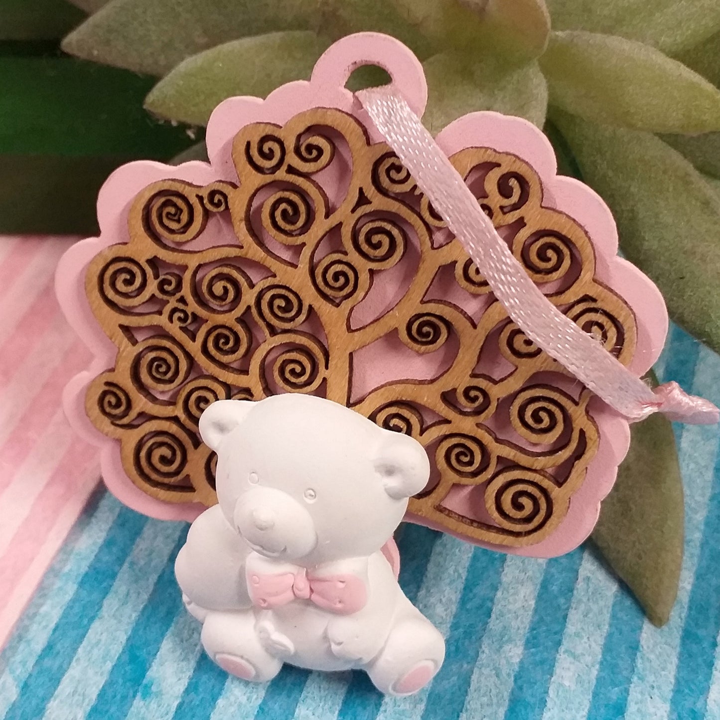 bimba femminuccia rosa albero della vita ciondolo legno piantina alberello applicazione gessetto orsacchiotto bomboniera fai da te oggetto
