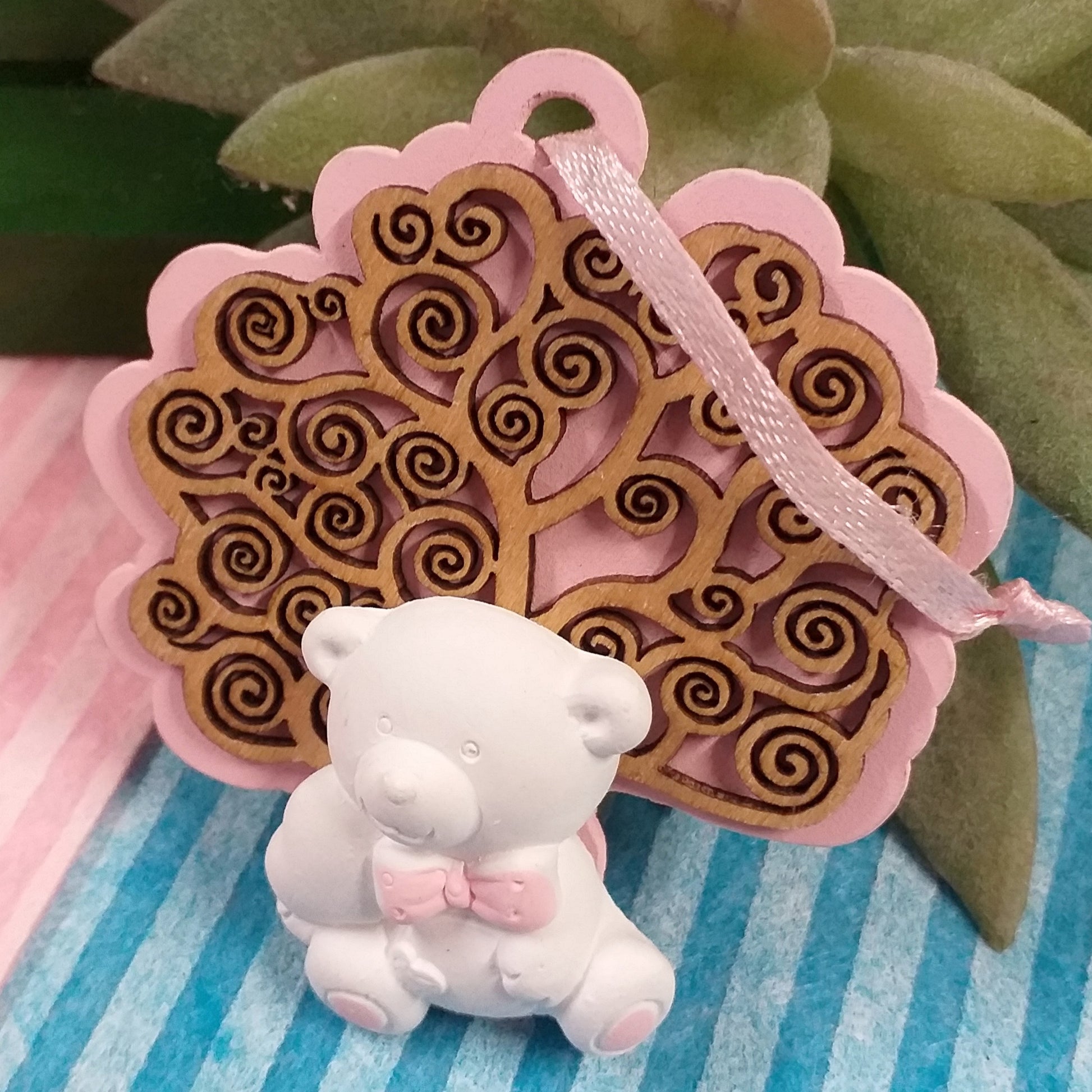 bimba femminuccia rosa albero della vita ciondolo legno piantina alberello applicazione gessetto orsacchiotto bomboniera fai da te oggetto