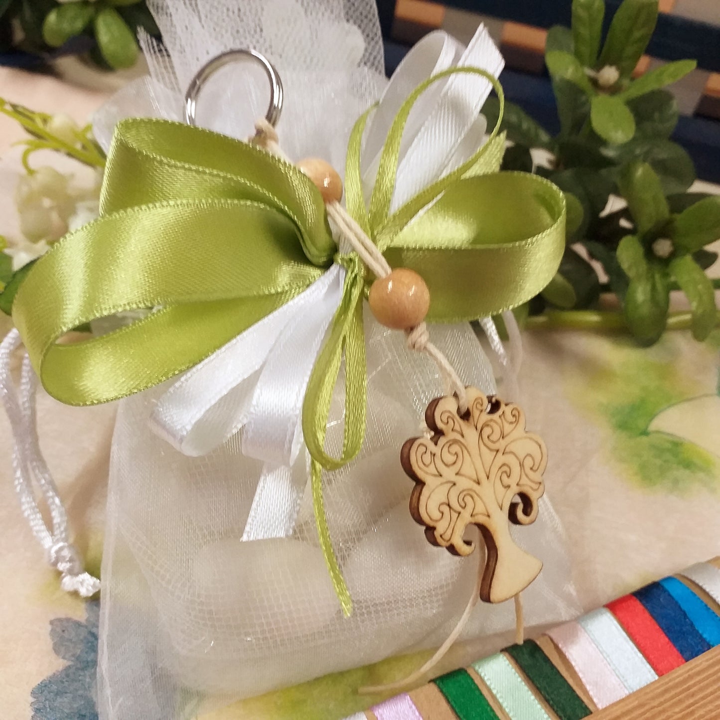 sacchetto confetti e verde portachiavi albero della vita ciondolo legno pirografato corda perle nastro kit fai da te o confezionato bomboniera matrimonio anniversario comunione cresima