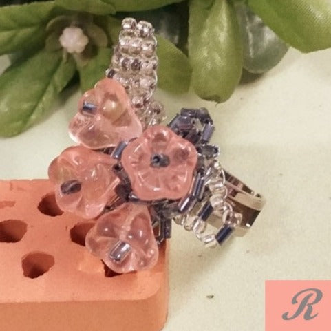 fiori e foglie rosa grigio argento intrecciati shop anelli bigiotteria di perline perle pietre intreccio schema tecnica fatti a mano con filo e basi