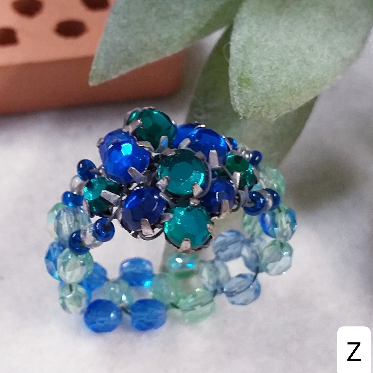 brillantini blu zaffiro verde smeraldo cristalli Swarovski shop anelli bigiotteria di perline perle pietre intreccio schema tecnica fatti a mano con filo e basi 