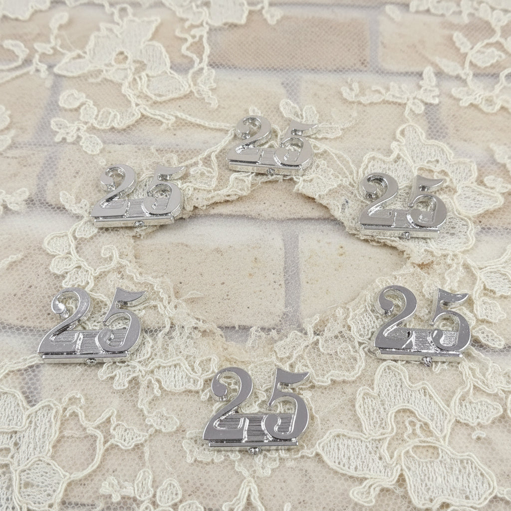 25 targhetta anniversario matrimonio nozze d'argento venticinquesimo applicazioni bomboniere fai da te simboli in plastica per confezioni packaging segnaposto confetti da incollare su sacchettini scatoline pacchi regalo nozze sposi