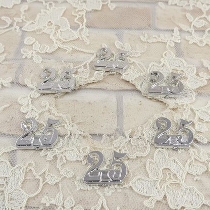 25 targhetta anniversario matrimonio nozze d'argento venticinquesimo applicazioni bomboniere fai da te simboli in plastica per confezioni packaging segnaposto confetti da incollare su sacchettini scatoline pacchi regalo nozze sposi