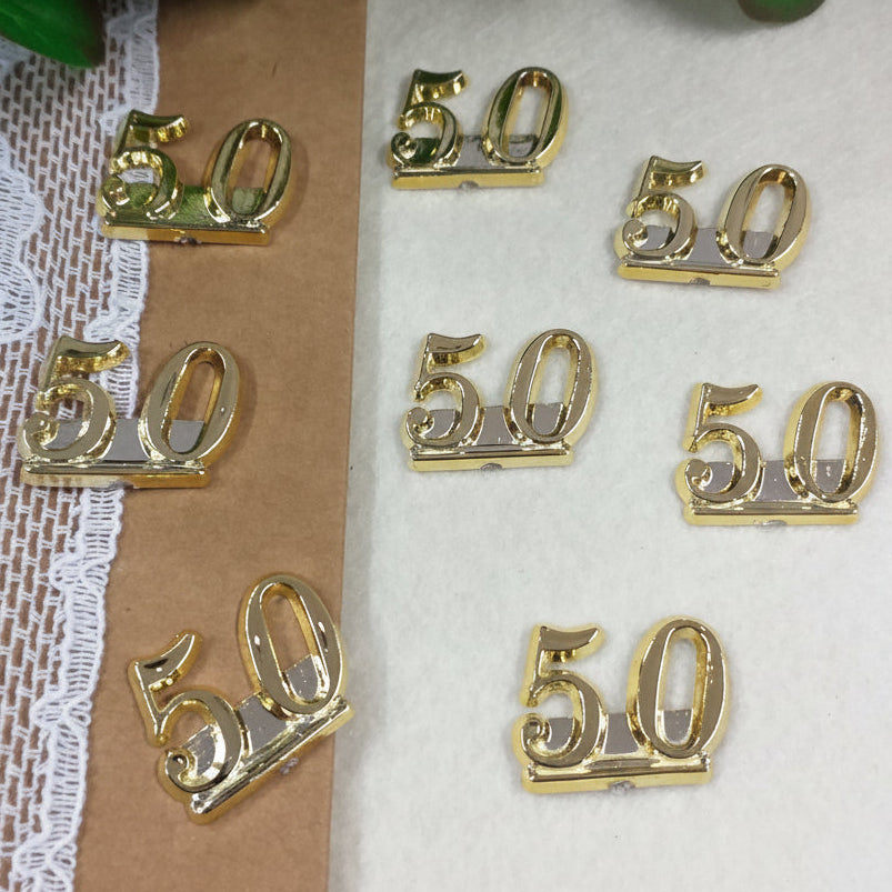 50 targhetta anniversario matrimonio nozze d'oro cinquantesimo applicazioni bomboniere fai da te simboli in plastica per confezioni packaging segnaposto confetti da incollare su sacchettini scatoline pacchi regalo nozze sposi