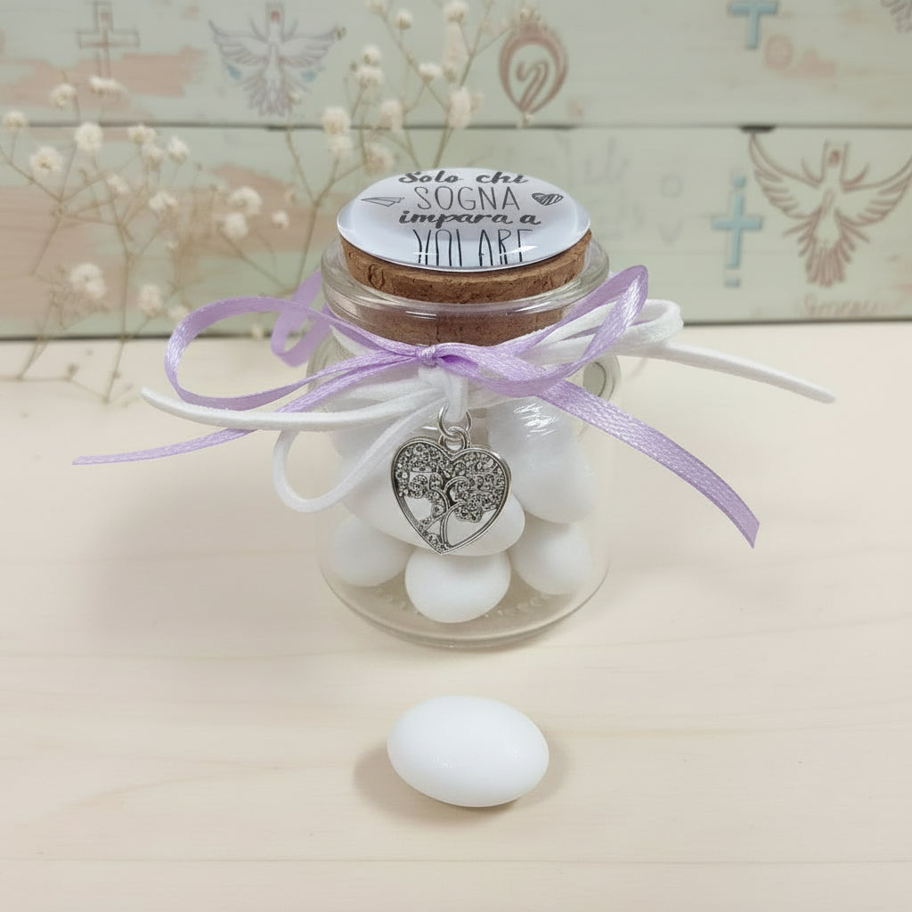 barattolino tappo bianco ceramica sughero vasetto vetro con scritta solo chi sogna impara a volare confezionato nastrino raso lilla bomboniera Comunione Cresima mitria colomba confetti cestino bigliettino simboli colori nastro