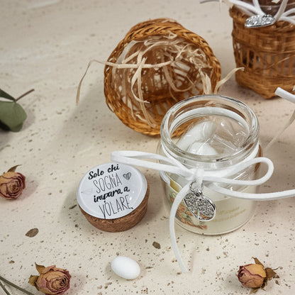 barattolino tappo bianco ceramica sughero vasetto vetro con scritta solo chi sogna impara a volare, confezionato bomboniera Comunione Cresima confetti cestino bigliettino simboli, ciondolo cuoricino albero della vita