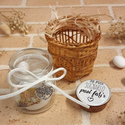 barattolino tappo bianco ceramica sughero vasetto vetro con scritta, se puoi sognarlo puoi farlo, confezionato bomboniera Comunione Cresima confetti cestino bigliettino simboli, ciondolo cuoricino albero della vita