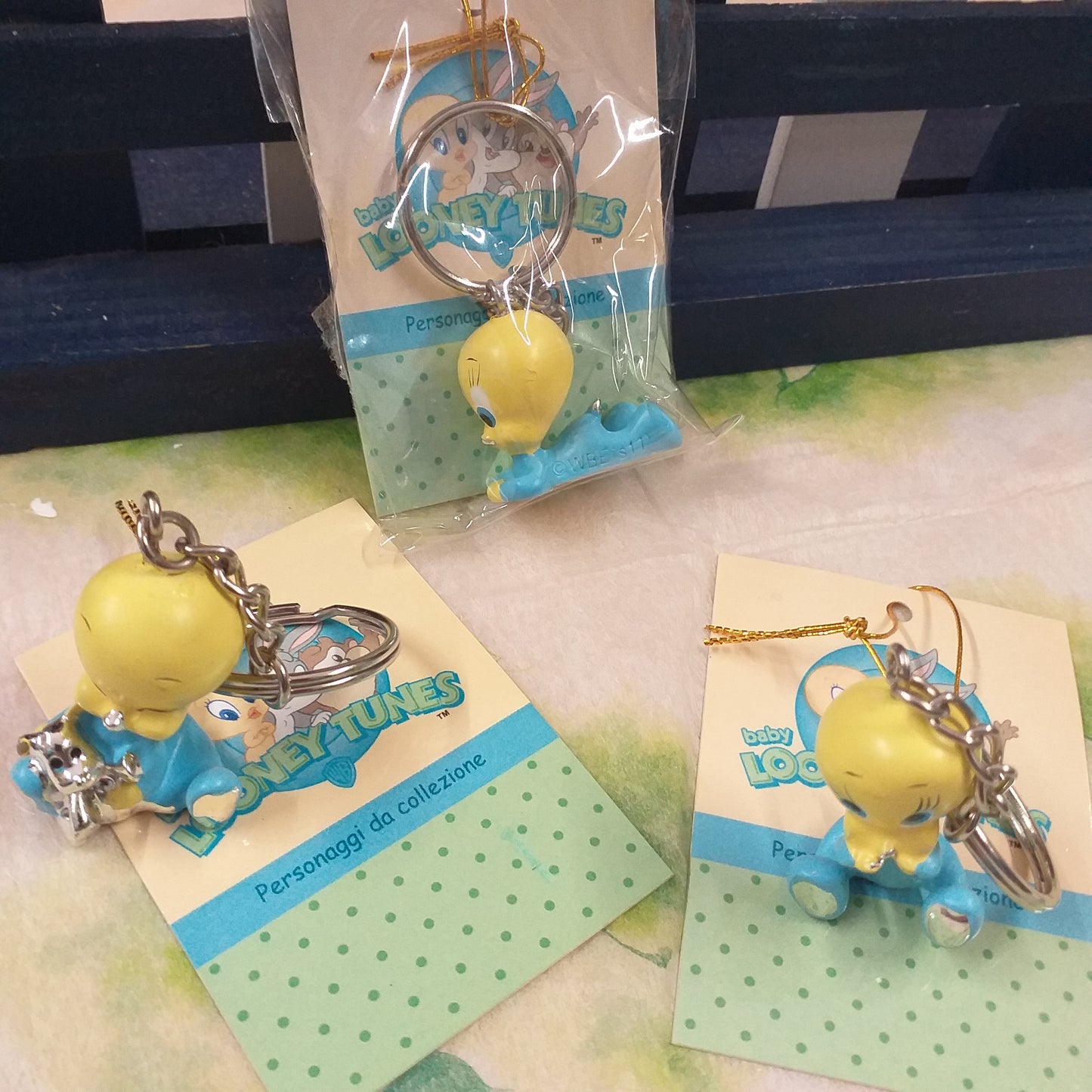 gadget ricordini pensierini aprifesta battesimo babyshower compleanno bomboniere portachiavi pulcino titti looney tunes