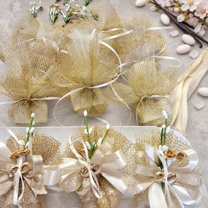 working in progress confezionamento bomboniere nozze oro con fedi applicazioni anniversario matrimonio