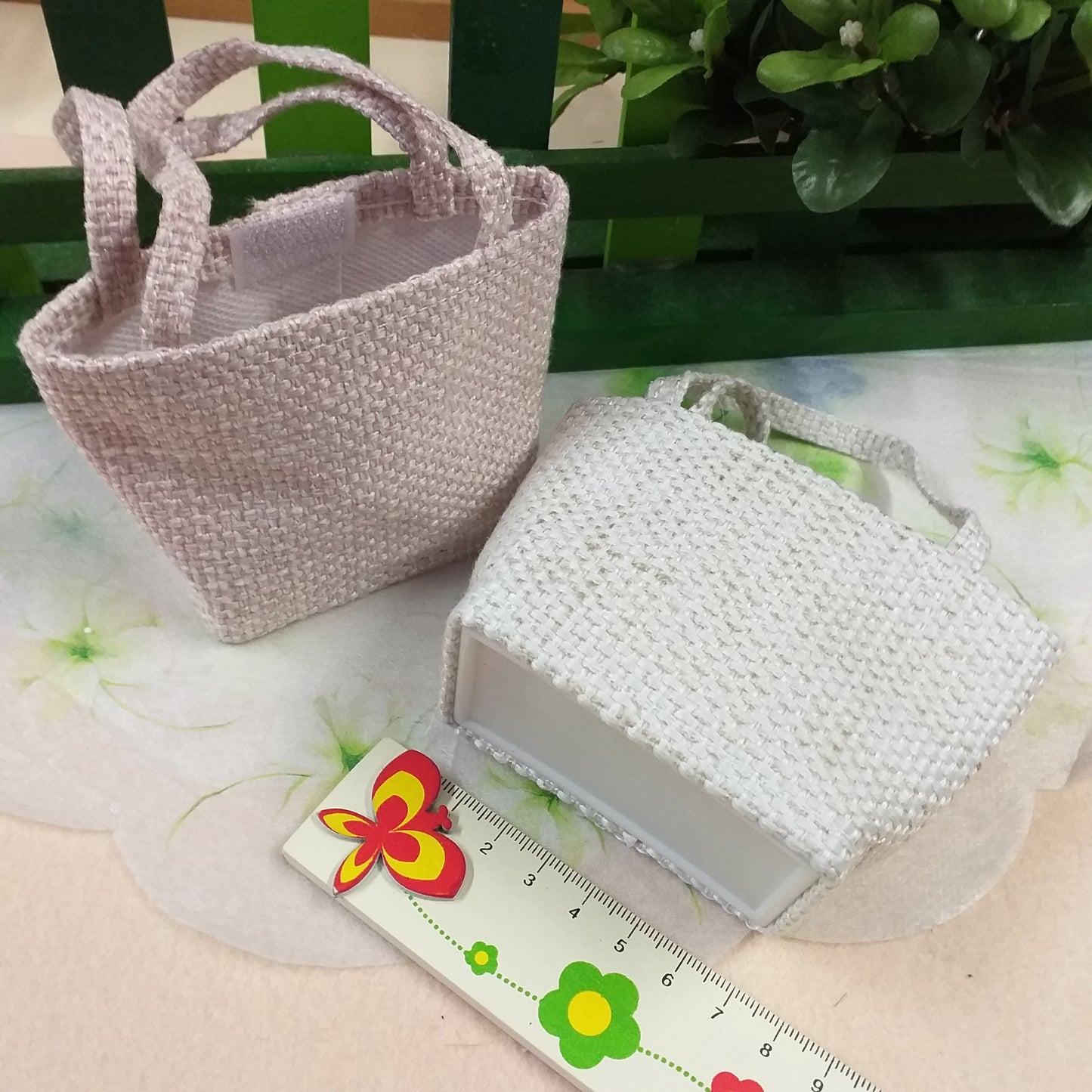base plastica da 7 cm juta beige bianca forma shopper borsetta sportina di sacchetti portaconfetti economici originali particolari per Italian bomboniere da confezionare confetti