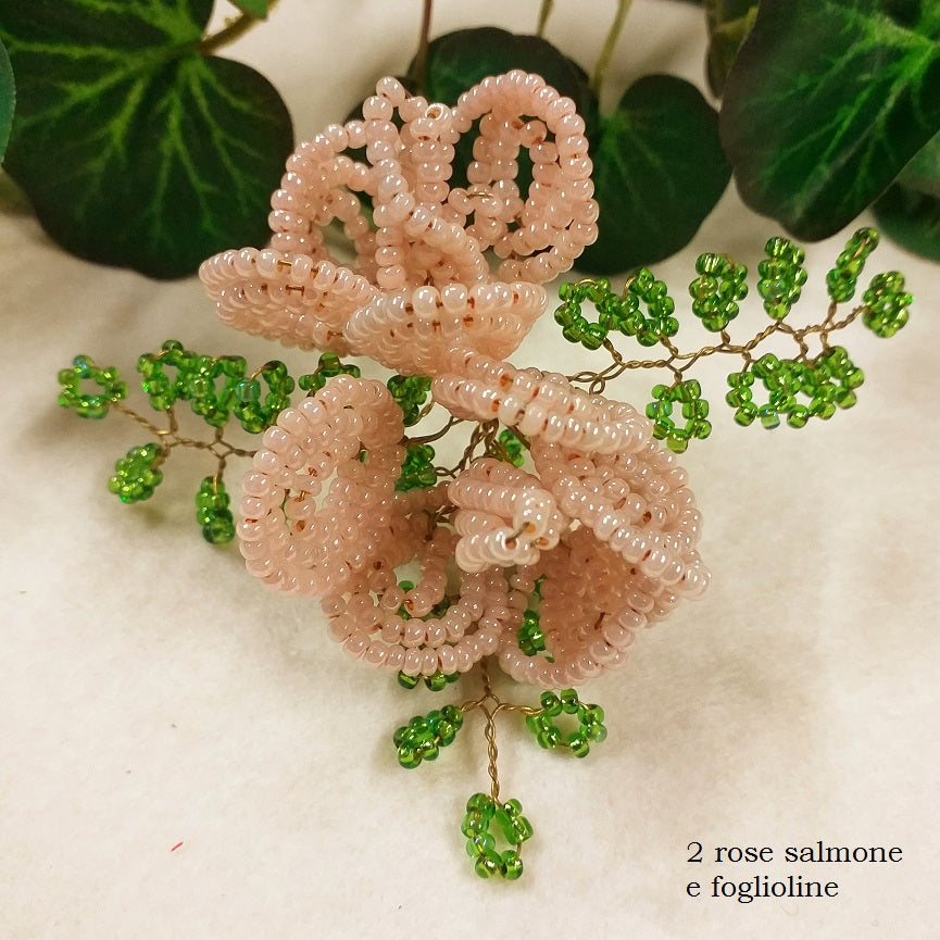roselline salmone foglioline verdi vetrina bella shop negozio fiori perline Venezia idea regalo centrotavola, bouquet mazzo sposa composizione festa mamma packaging originale segnaposto