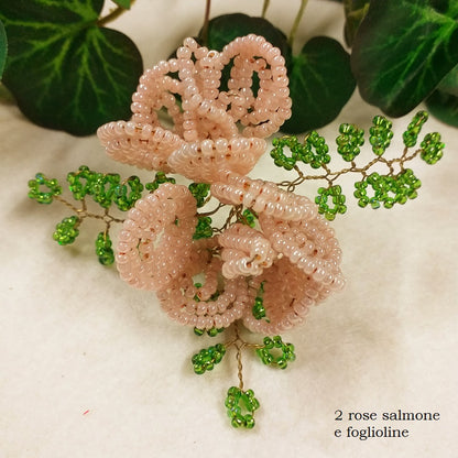 roselline salmone foglioline verdi vetrina bella shop negozio fiori perline Venezia idea regalo centrotavola, bouquet mazzo sposa composizione festa mamma packaging originale segnaposto