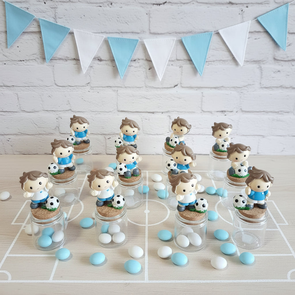 confettata bianco e azzurro barattolini vasetti tappo sughero  applicazione calcio calciatore con pallone statuetta maglia azzurra Italia da confezionare come bomboniera segnaposto portaconfetti