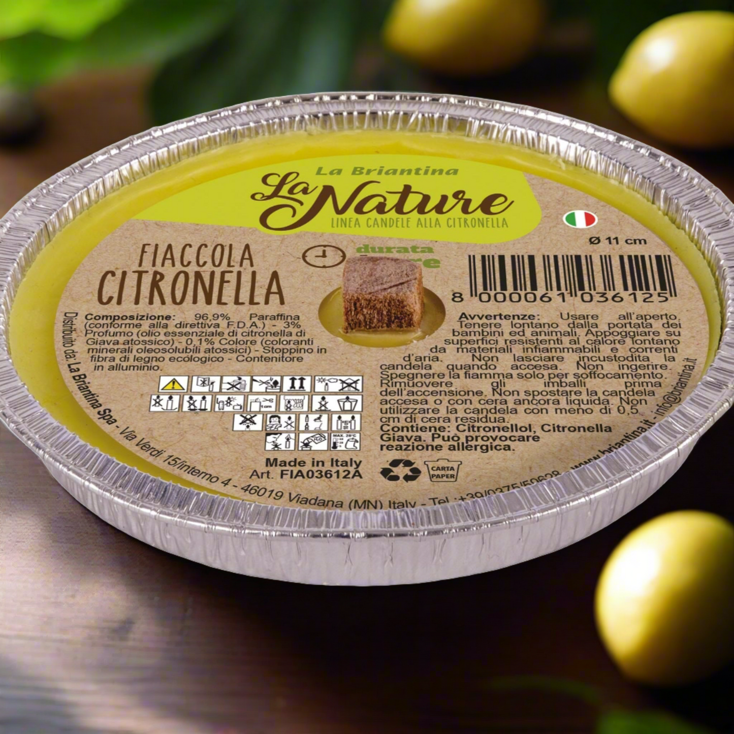 contiene olio essenziale di citronella profumo colorante paraffina stoppino ecologico fibra legno ciotola contenitore alluminio candela antizanzare la briantina la nature prodotto italiano 11 cm 4 ore