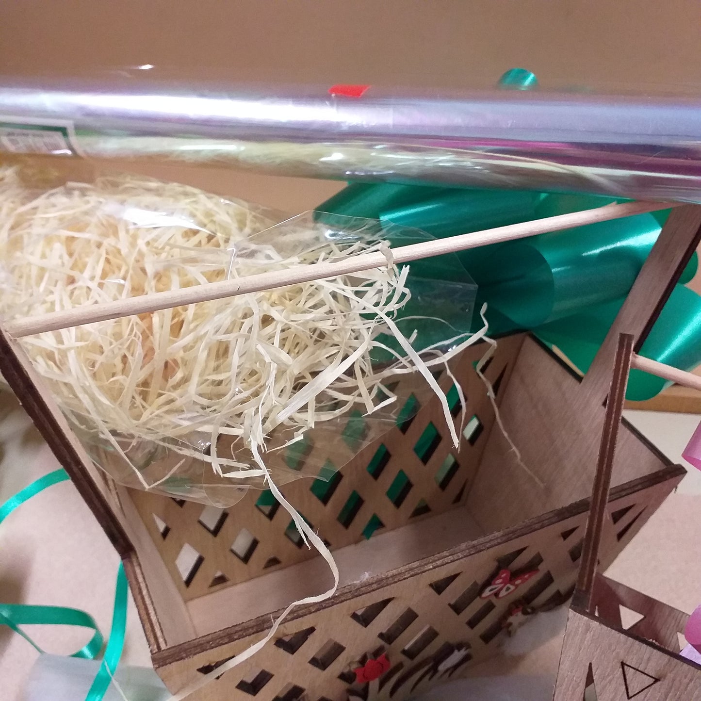kit packaging paglietta legno riempitivo cellophane fiocchi nastro carta cestino legno contenitori recinto staccionata fai da te idea regalo pasquale confezione vetrina allestimento bomboniere