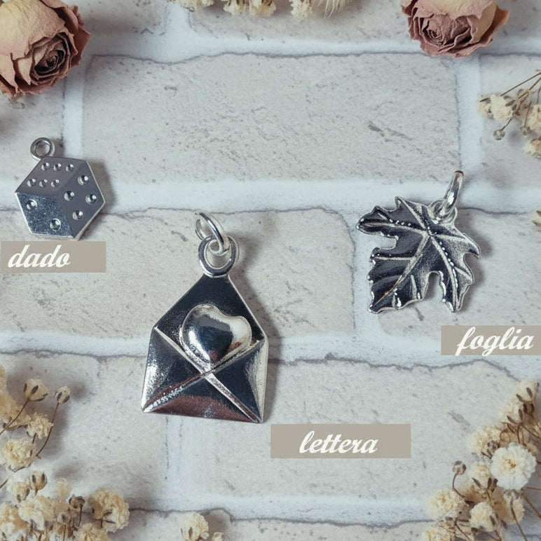 charms di metallo colore argento e smalto colorato t-shirt portafortuna dado foglia lettera con cuore per ciondoli bracciali pendenti collane fashion di perline