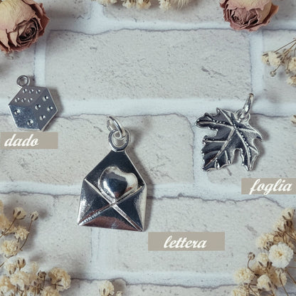charms di metallo colore argento e smalto colorato t-shirt portafortuna dado foglia lettera con cuore per ciondoli bracciali pendenti collane fashion di perline