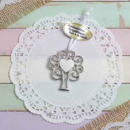 sul centrino ricamato idee segnaposto ristorante chiudipacco regalo packaging confezionamento albero cuore smaltato festa mamma san valentino pasqua ciondolo con tag sticker bonbonniéres a main cuoricini fai da te bomboniera