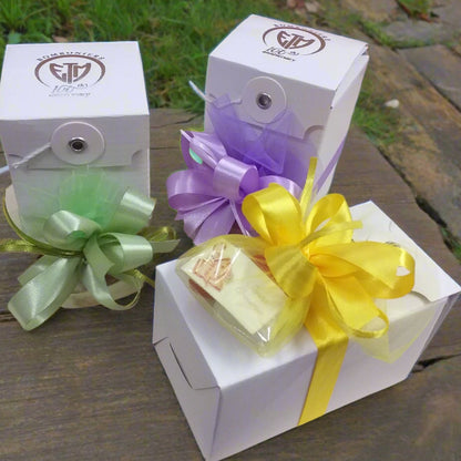 colori marshmallow verde chiaro lilla glicine lavanda giallo per clessidra bomboniera confezionata confetti Cresima Comunione bigliettino personalizzato