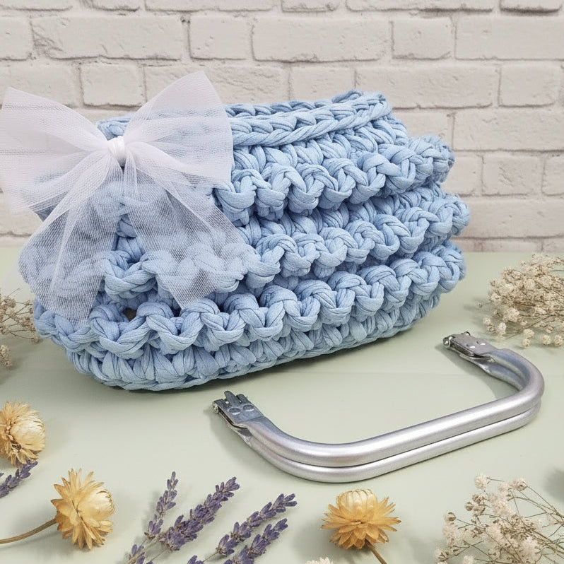 come fissare chiusura ad arco rettangolare a molla a scomparsa clic clac per clutch bag crochet pochette borse uncinetto da cerimonia in fettuccia e rafia lilla bianco