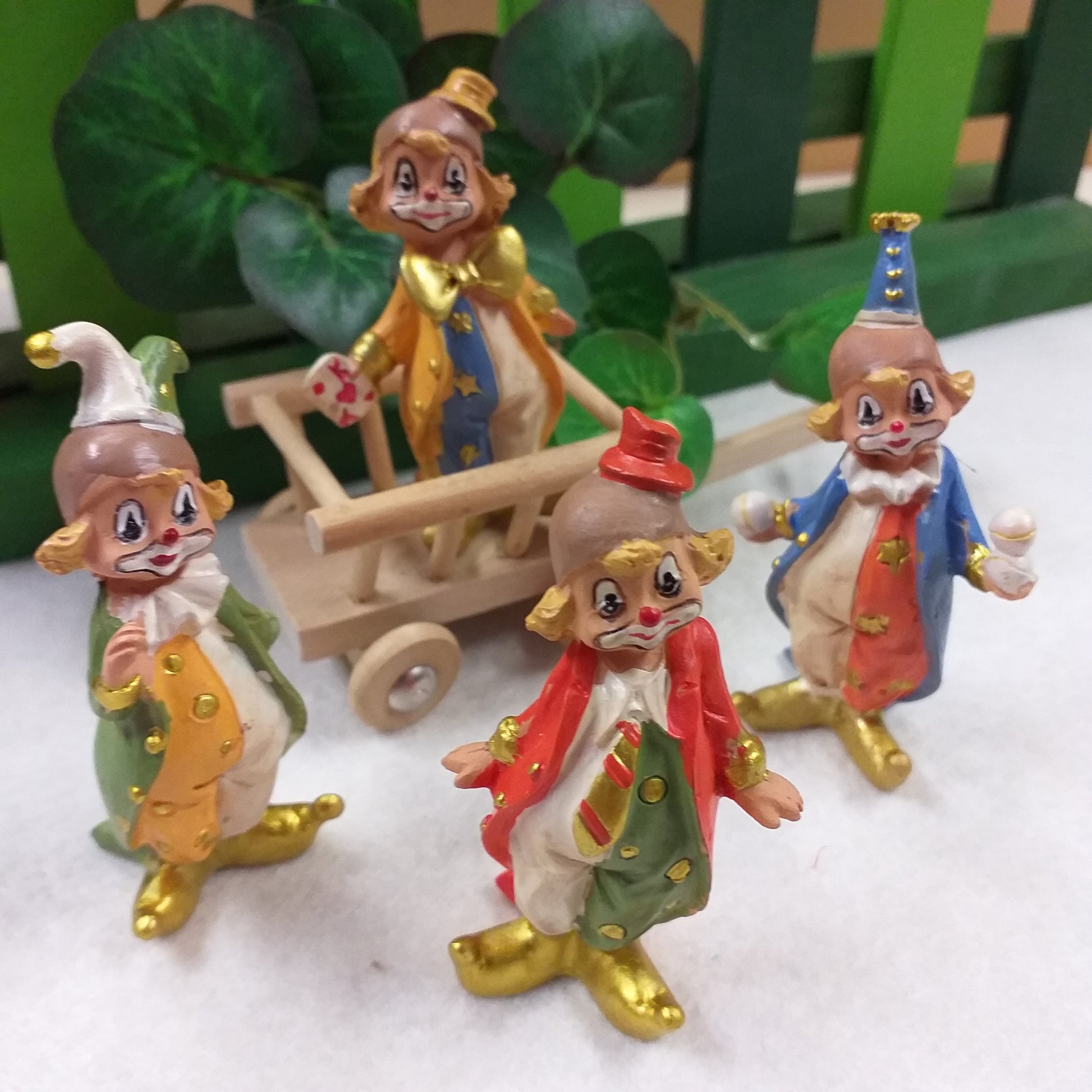clown pagliacci statuine bomboniere tema circo personaggi da collezione per ricordini pensierini gadget aprifesta regalini natalizi portafortuna jolly colorati