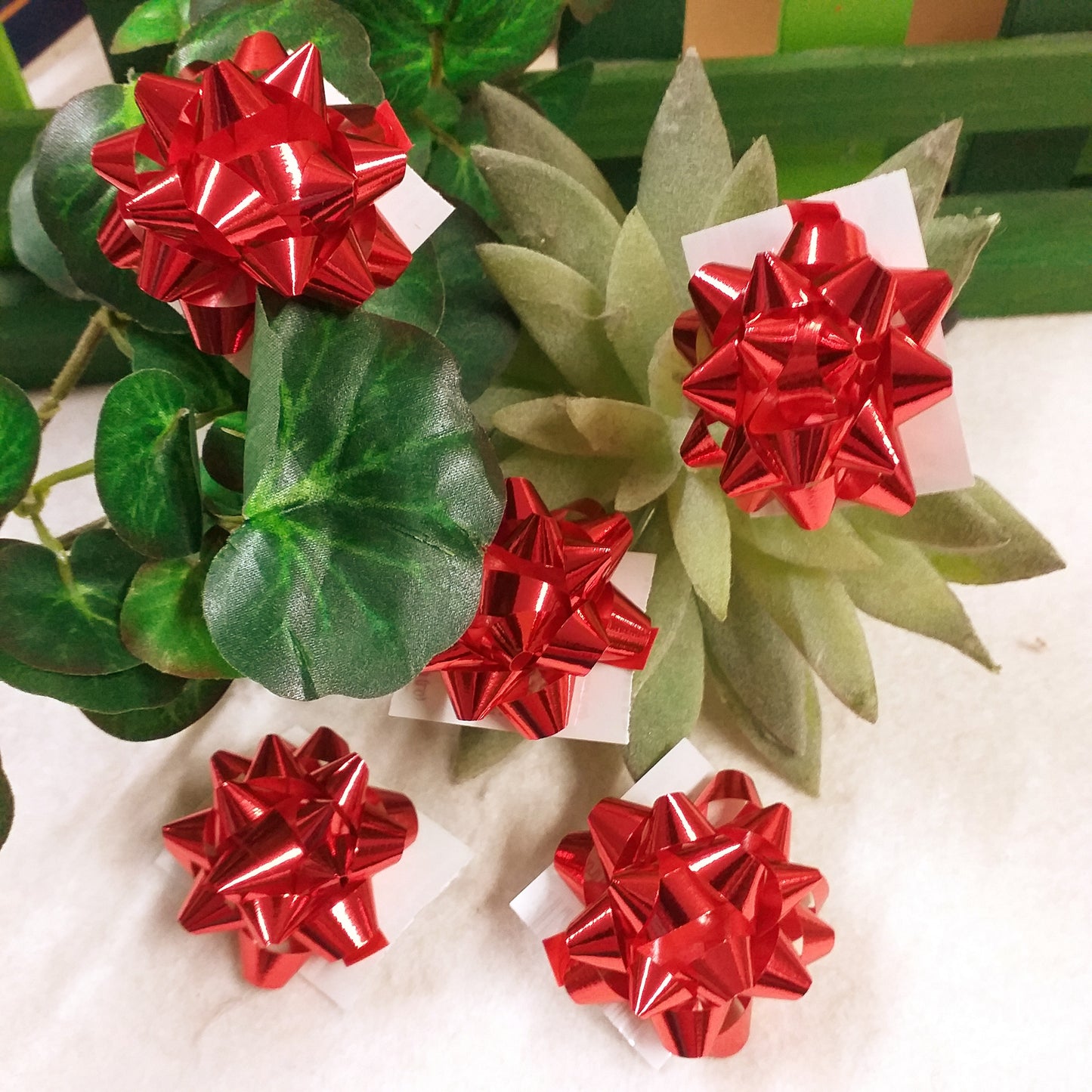idee come creare con coccarda fiocco chiudipacco per confezione regalo Natale segnaposto bomboniere fai da te packaging San Valentino vetrinistica laurea