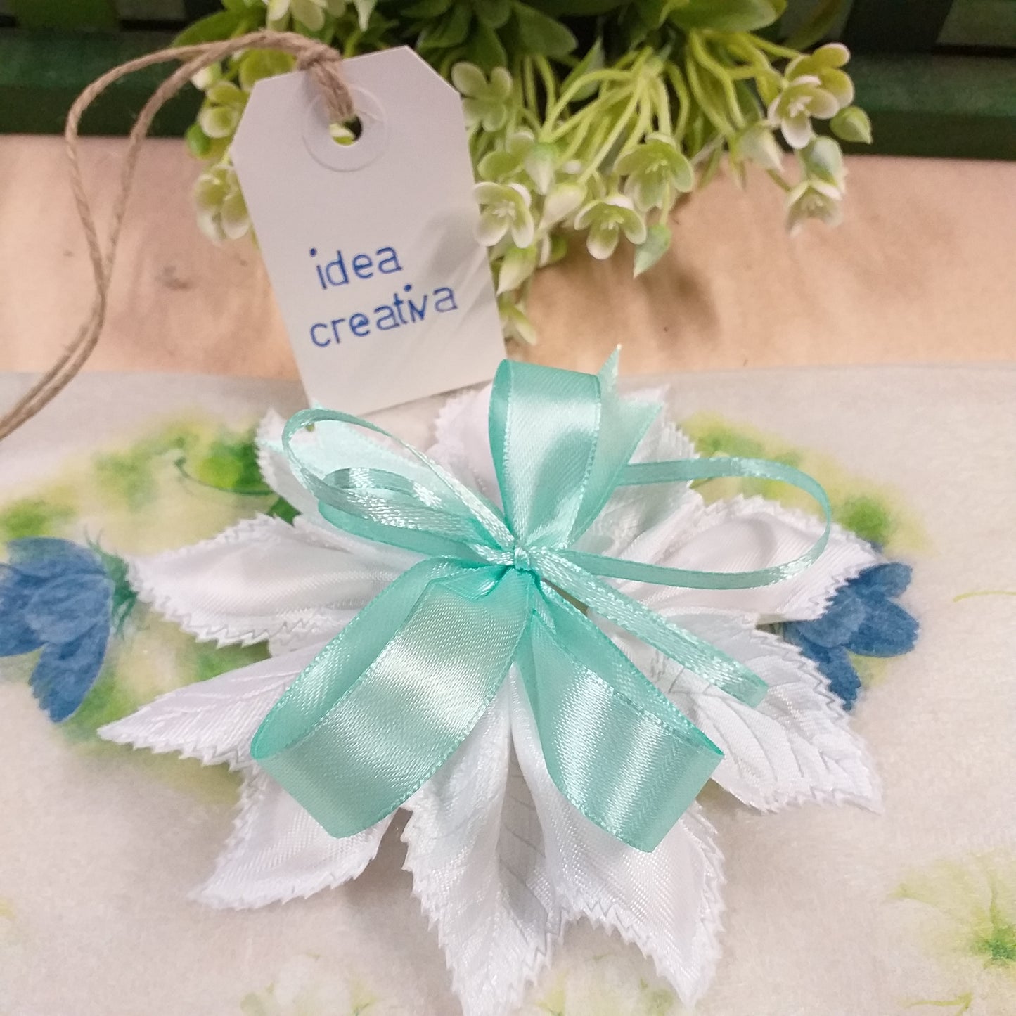 come arricchire nastro canetè organza portaconfetti tirante foglie petali per costruire coccarda segnaposto packaging confezionamento bomboniere fai da te fiori confetti italiani con nastro tiffani-pastello fiocco