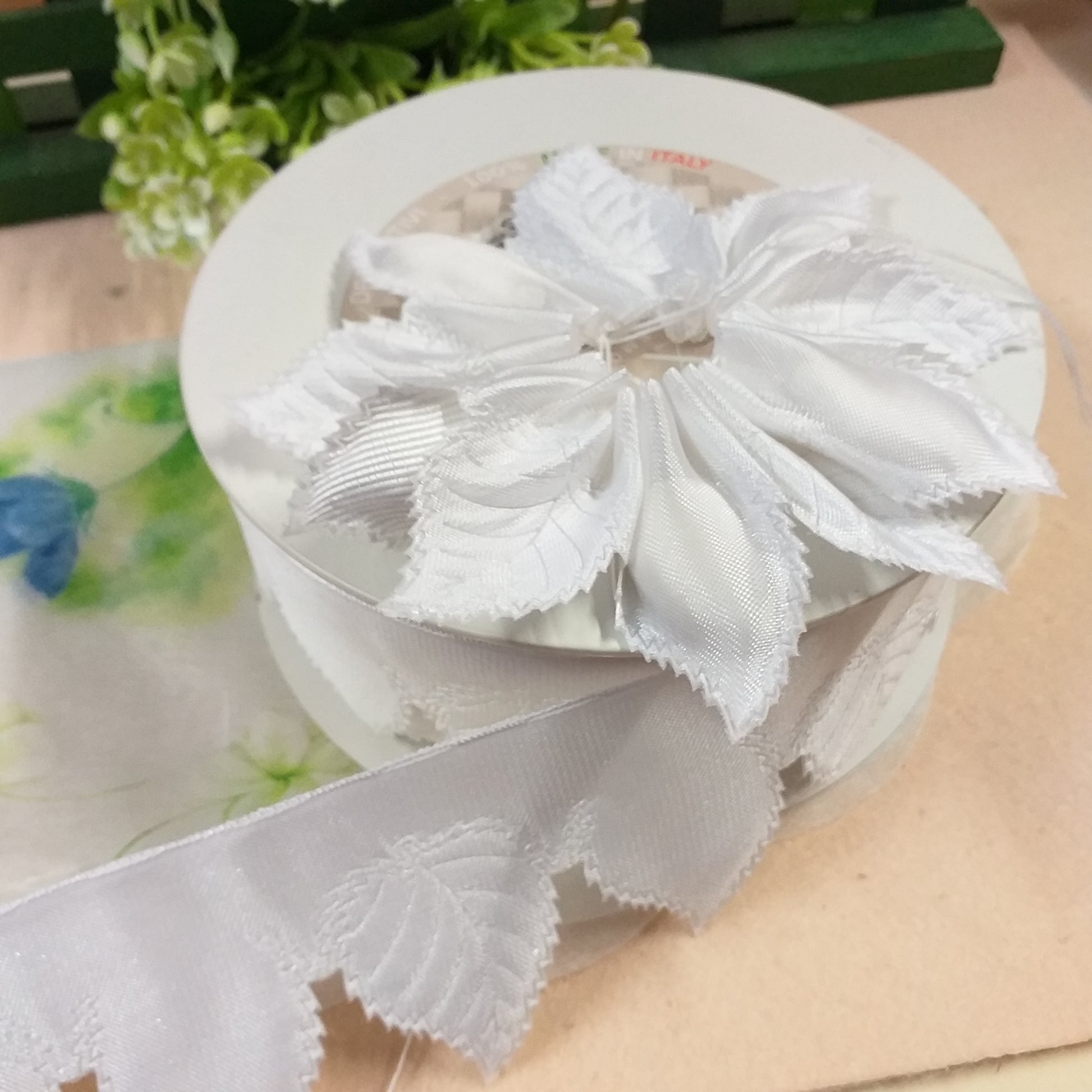 bobina rotolo nastro canetè organza portaconfetti tirante foglie petali per costruire coccarda segnaposto packaging confezionamento bomboniere fai da te fiori confetti italiani