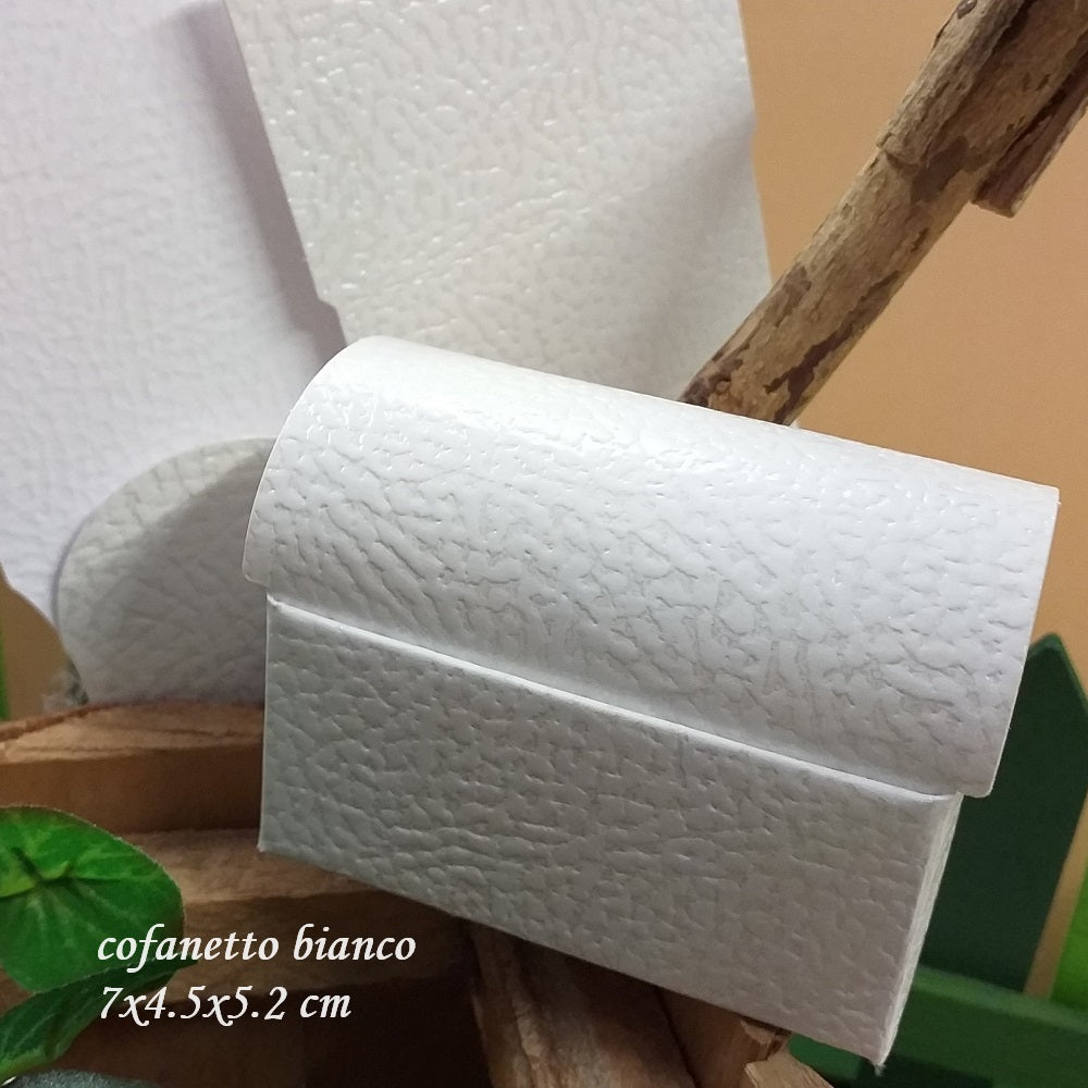7 x 4.5 x 5.2 cm cofanetto scrigno scatole bomboniere originali particolari uso confezionamento regali ricordini souvenir packaging portaconfetti di cartoncino bianco vetrinistica allestimento