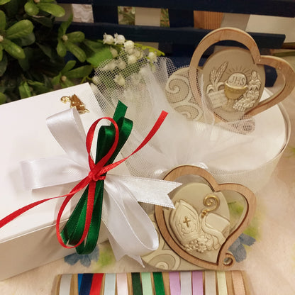colori Italia tricolore confezionamento ricordino pensierino di resina legno icone sacre cuore Sentimental confezionate confetti con sacchetti tulle Comunione Cresima bomboniere religiose simboli cerimonia Calice spighe uva Mitria pastorale