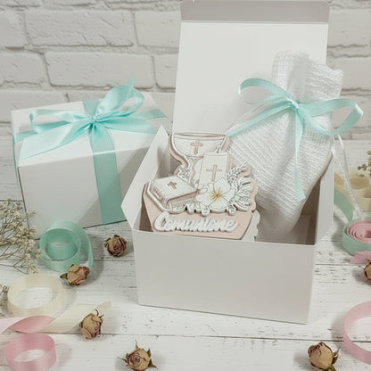 ricordino regalino Prima Comunione bomboniera sacra religiosa icona legno scritta e simboli calice Vangelo cero confezionata confetti sacchetto bianco scatola astuccio nastrino colore-tiffani chiaro o altri raso pastello