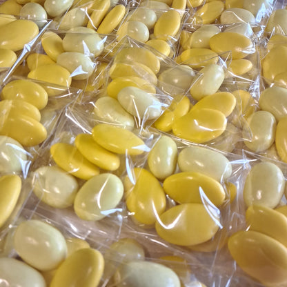 allestimento confettata bustina sacchetto confezionato confezioni confetti gialli cioccolato e gusto limone cioccomandorla ricordino pensierino gadget regalino festa della donna bomboniere