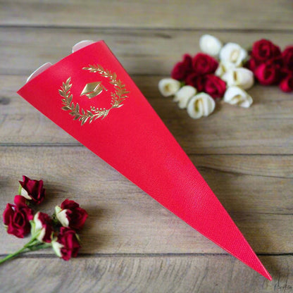 scatolina personalizzata tocco cappello dorato corona alloro cono rosso cartoncino portaconfetti laurea bomboniere per confezionamento confetti con bigliettino personalizzato