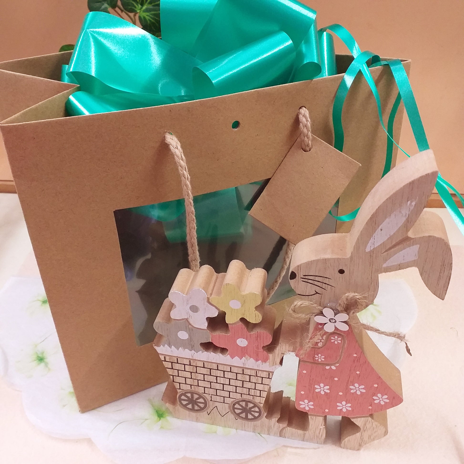 kit sportina borsa carta regalo applicazione coniglietta legno carriola fiori decorazioni pasquali addobbi kit fai da te vetrina e arredamento casa